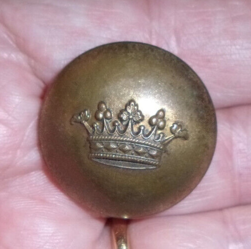 OLD BUTTON. MARQUIS CROWN. PERFECTED PARIS.    29MM