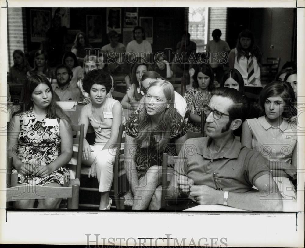 1970 Press Photo Women's Rights meeting - hpa36194