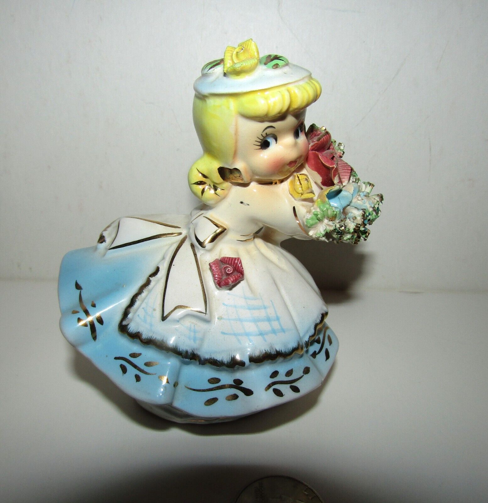1950\'s CUTE BLONDE GIRL WITH FLOWERS  ceramic figurine (JAPAN)