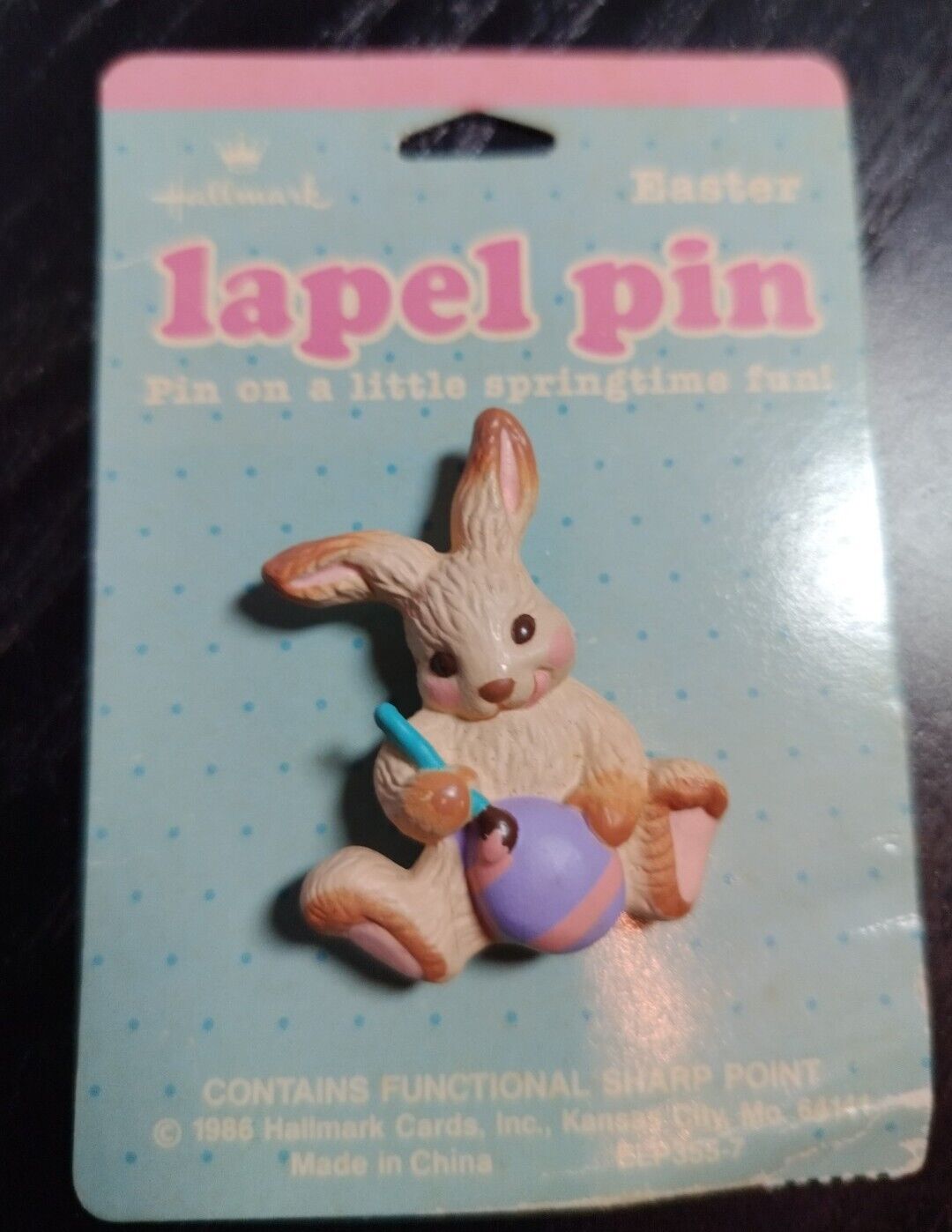 Vintage 1986 HALLMARK Easter Bunny Rabbit Painting Egg Plastic Lapel Pin Brooch