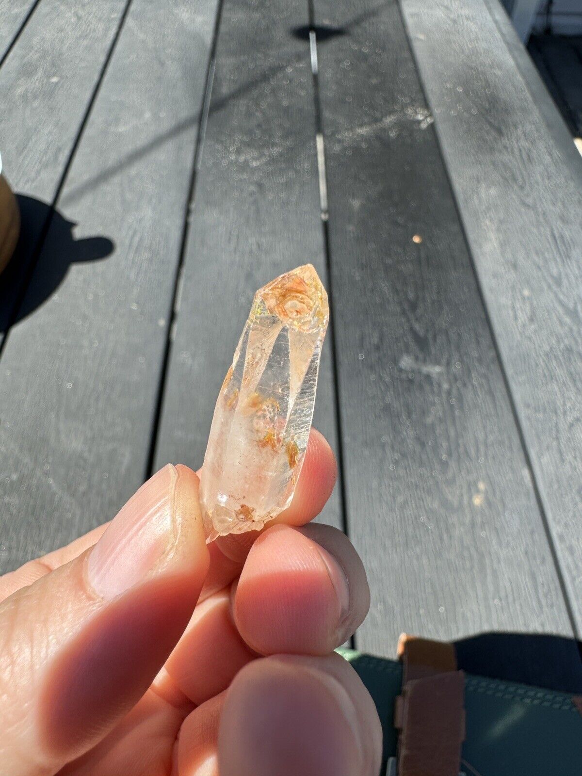Rare Petroleum UV reactive quartz crystal with enhydros