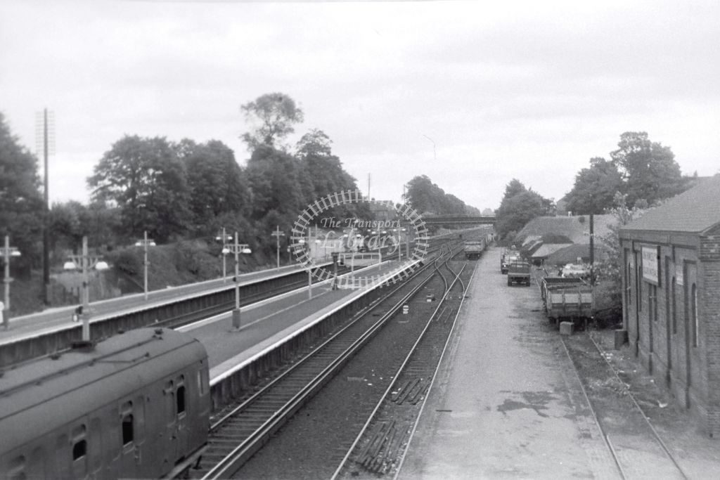 PHOTO BR British Railways Station Scene - BROMSGROVE SOUTH 3