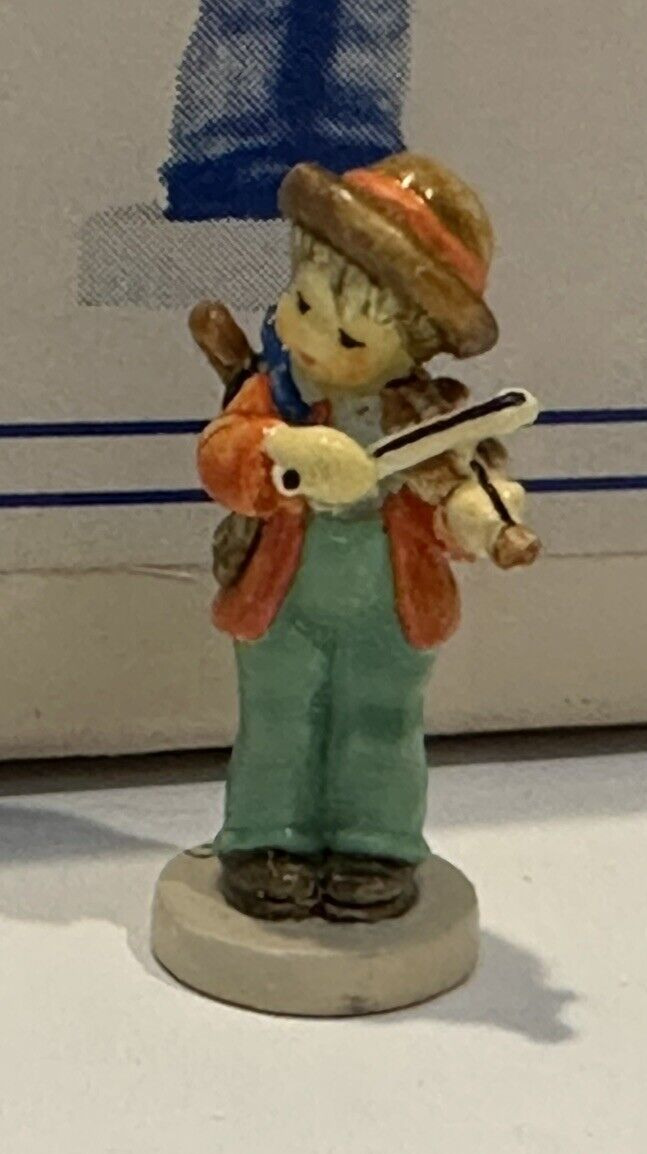 GOEBEL HUMMEL OLSZEWSKI Miniature “Little Fiddler\