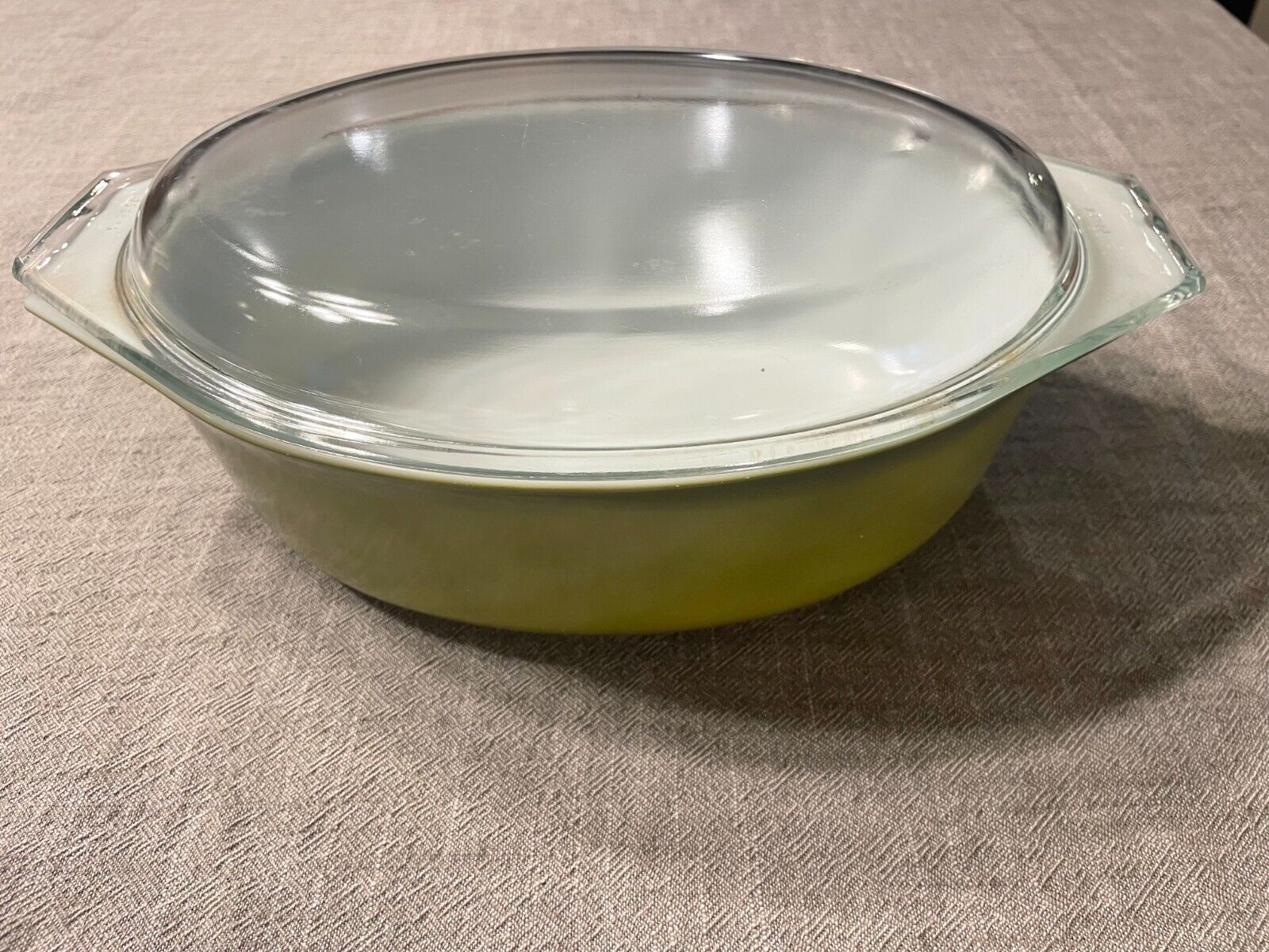 Vintage Pyrex Green 2-1/2 Quart Oval Casserole Dish with lid