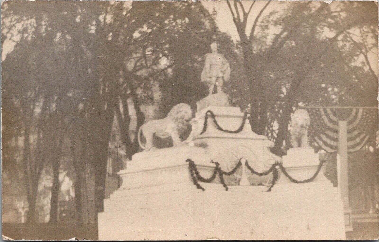 Albany New York~Garland-Decorated Henry Hudson Statue~Lion Guards 1909* RPPC