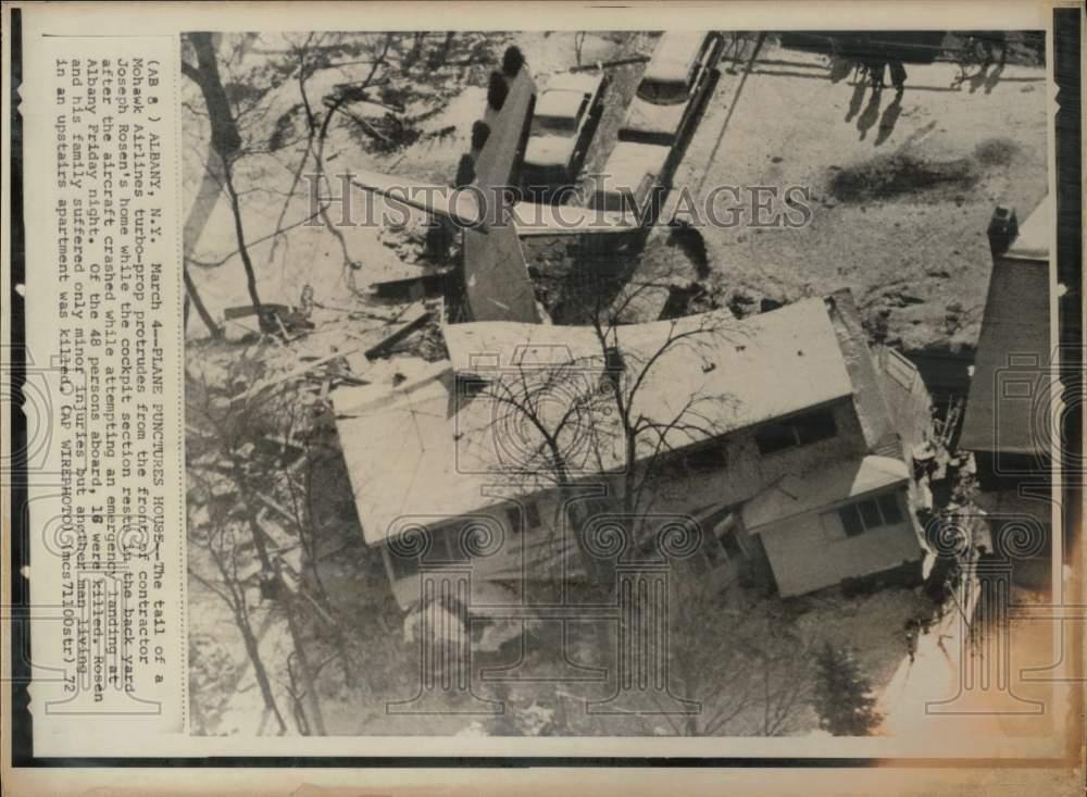 1972 Press Photo Mohawk Airlines Plane Crash Scene in Albany, New York