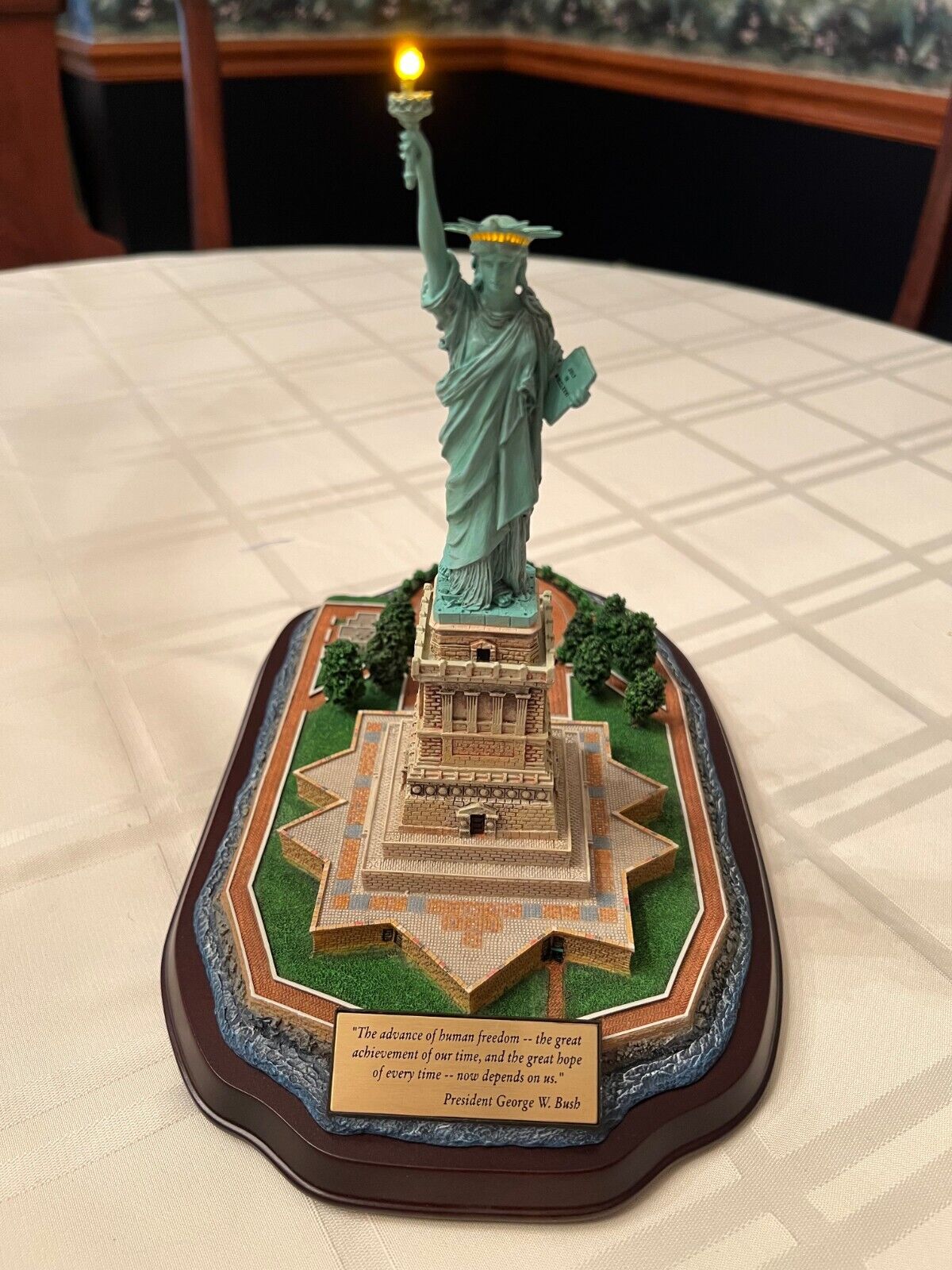 Danbury Mint Lighted Commemorative Statue of Liberty With American Flag -1 Owner