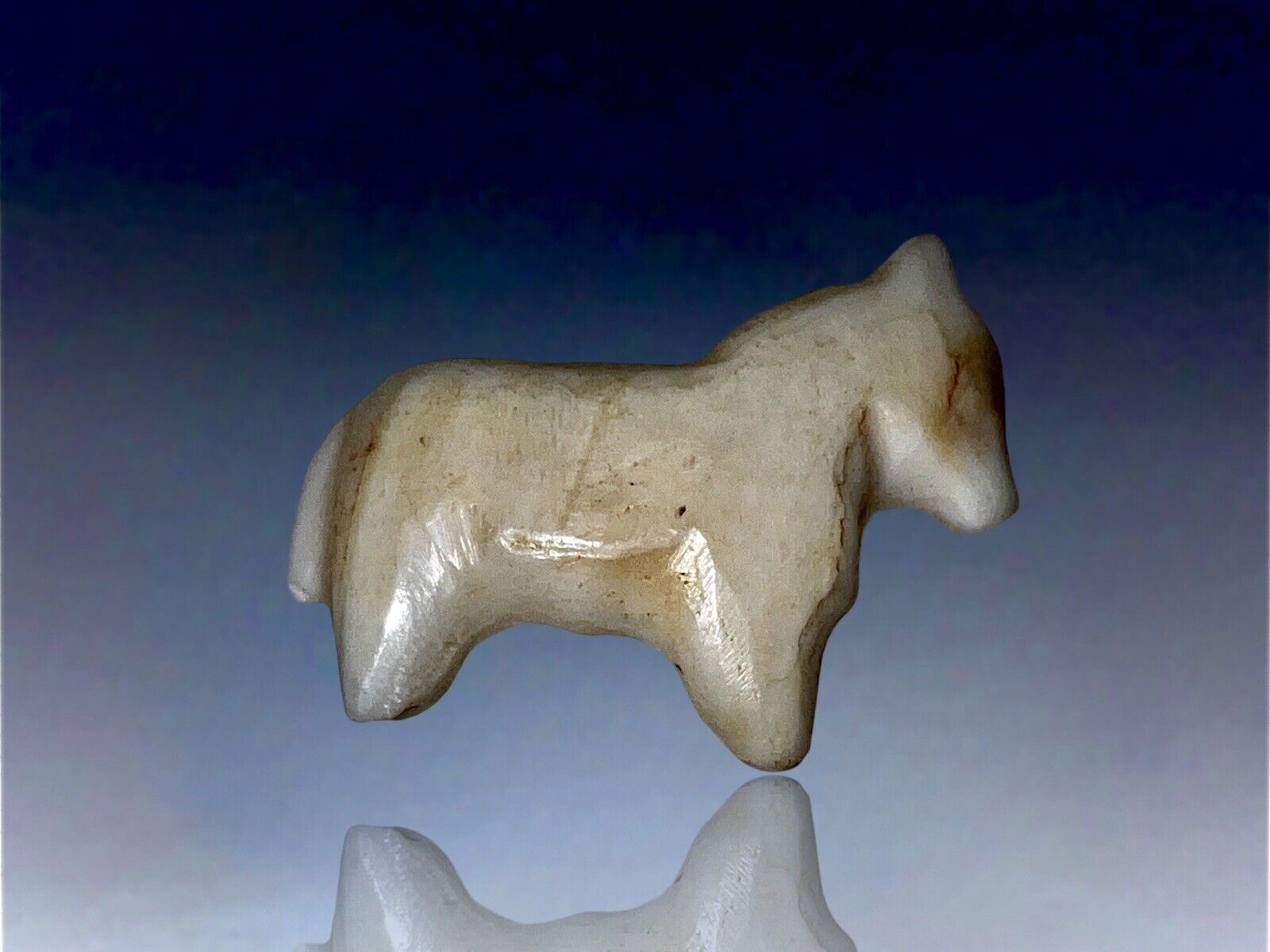 Native American Zuni Carved Shell Blind Horse Fetish By Saul Yuselew (d.)