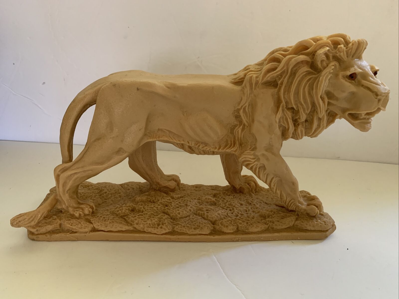 Resin African lion home decor collectible figurine wild animal Mexico 10.5”