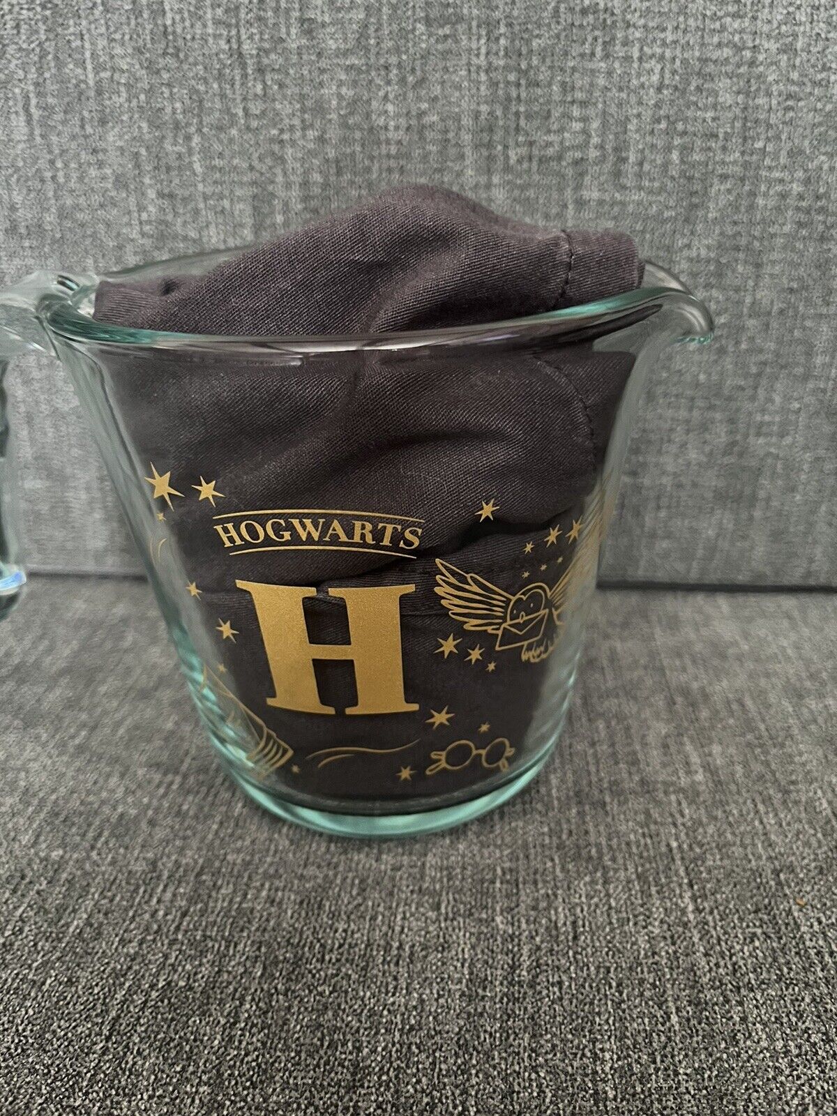 PYREX Harry Potter Hogwarts Glass Measuring Cup Size 2 Cup Clear Gold New