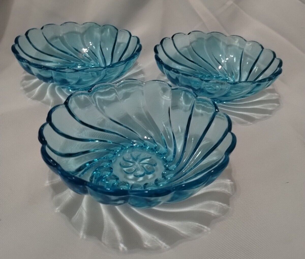  Rare Vintage Hazel Atlas Unique Aqua Blue Capri Swirl 3 Delicate Bowls 