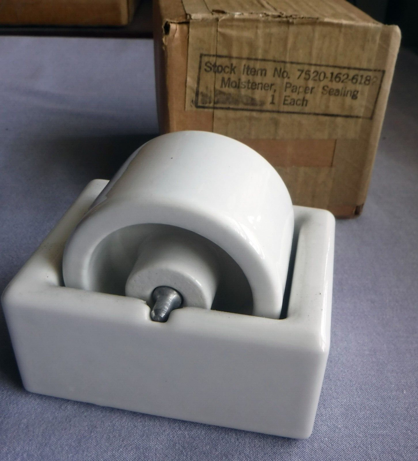 NOS VTG Seal-O-Matic #202 Moistener Paper Sealer Porcelain 1968 USA Open Box