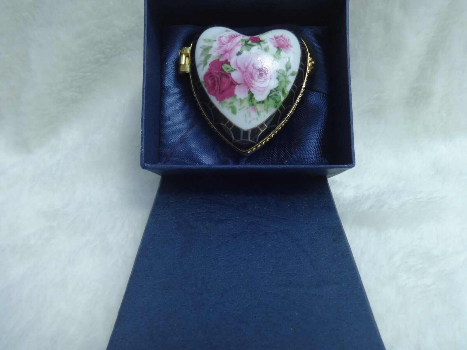 Heart Shaped Trinket Box Porcelain with Hinged Lid Flower Design NEW IN BOX