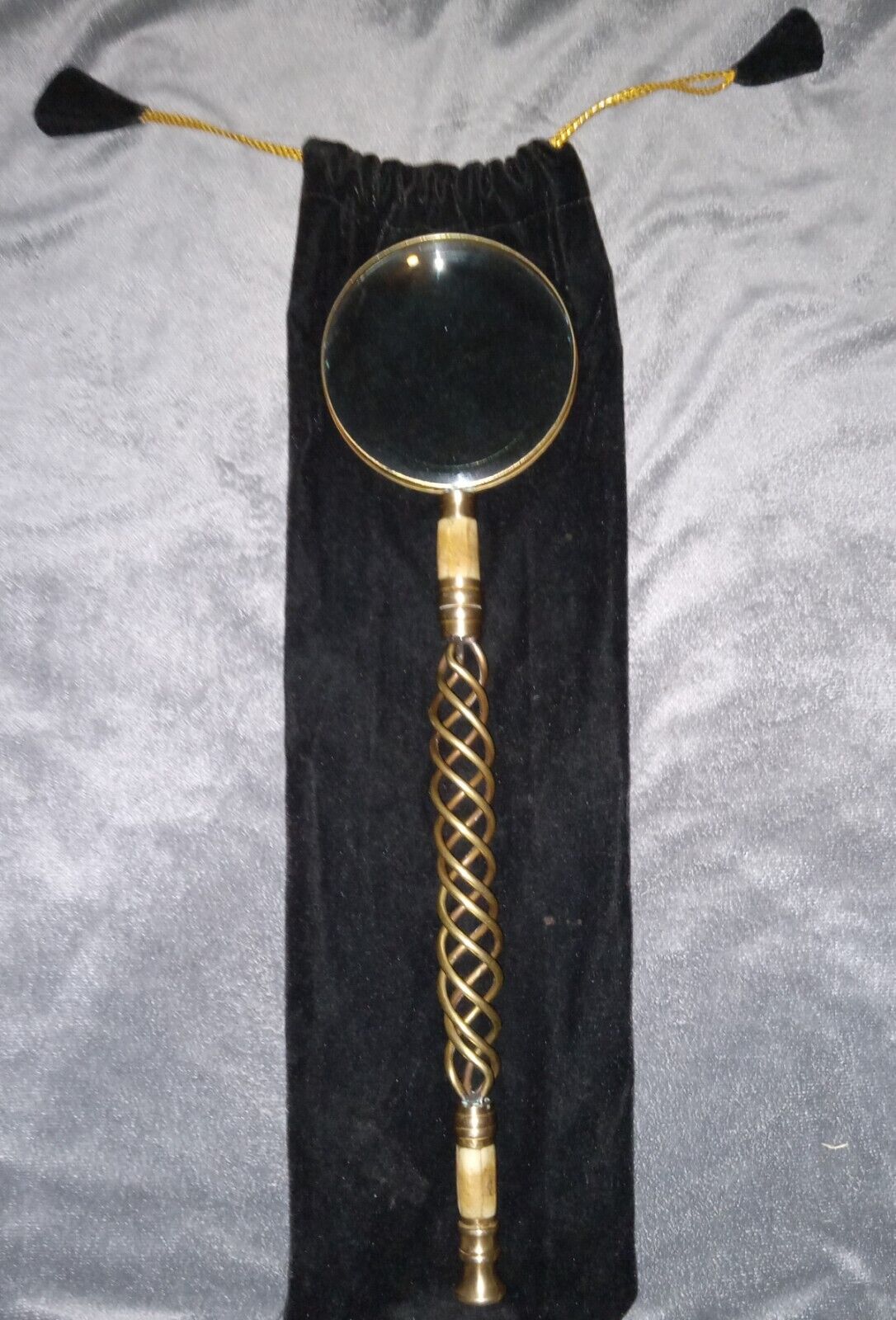 MAGNIFYING GLASS Antique 12\