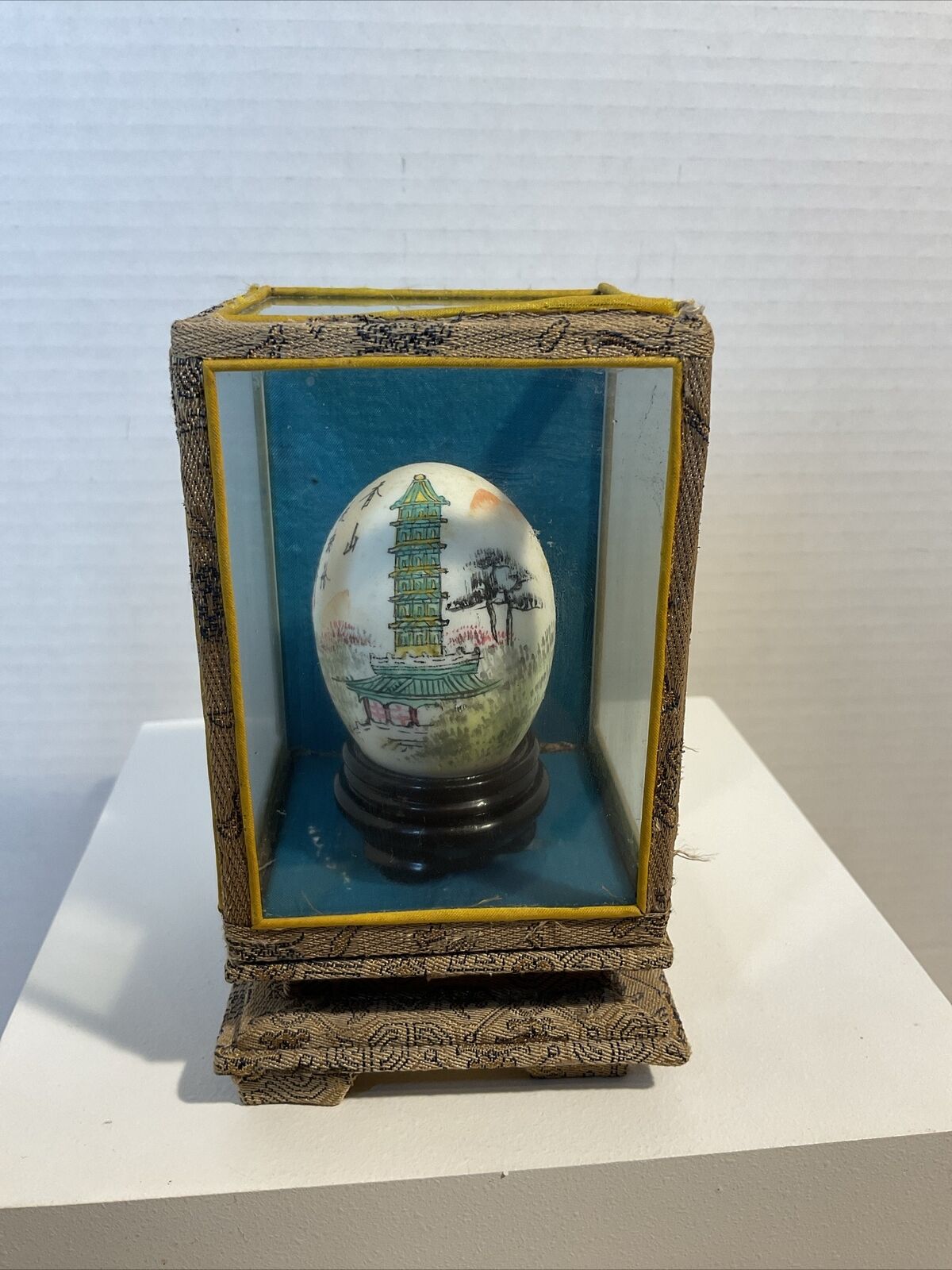 Vintage Oriental egg in Fabric Covered case long life