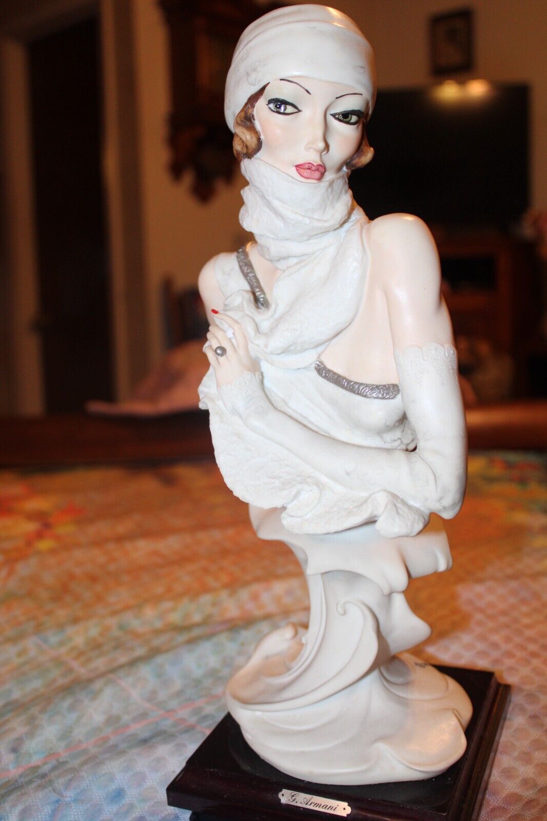 Giuseppe Armani Porcelain Bust Figurine Flirtatious MYSTERY--Perfect Condition  