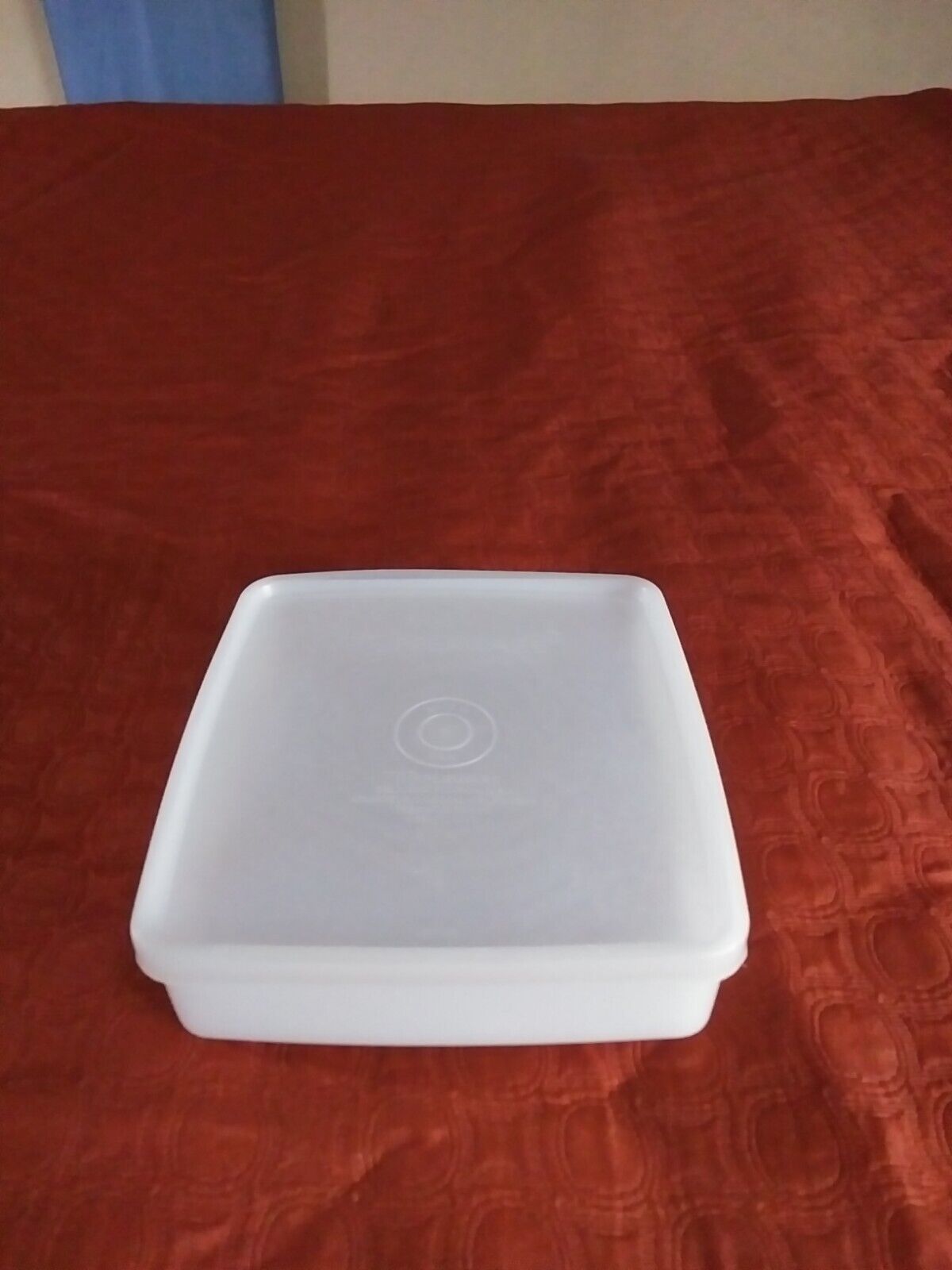 VINTAGE TUPPERWARE SANDWICH KEEPER WITH SEAL LID GOOD CONDITION