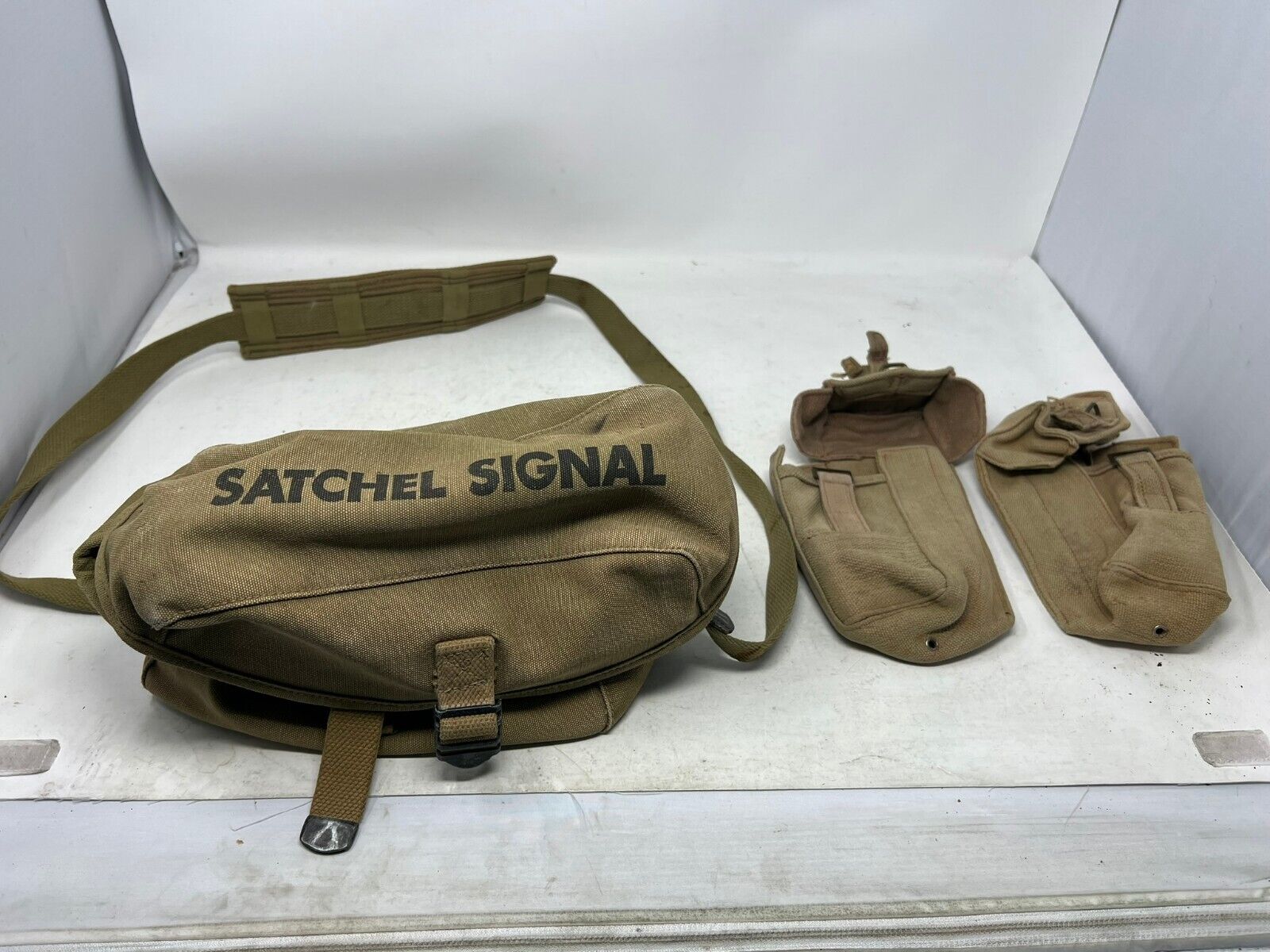 WWII USGI SIGNAL SATCHEL  carry pouch  military  Flare Gun ?  Bag  WW2