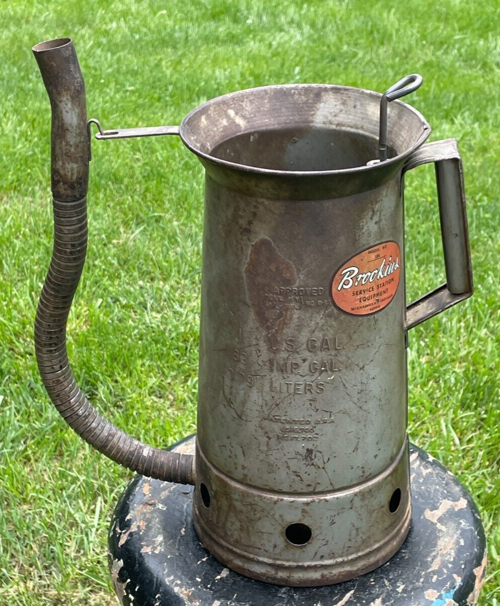 BROOKINS Vintage Model 104, 1 Gallon Oil Can W/ Bottom Spout Mishawaka, IN USA