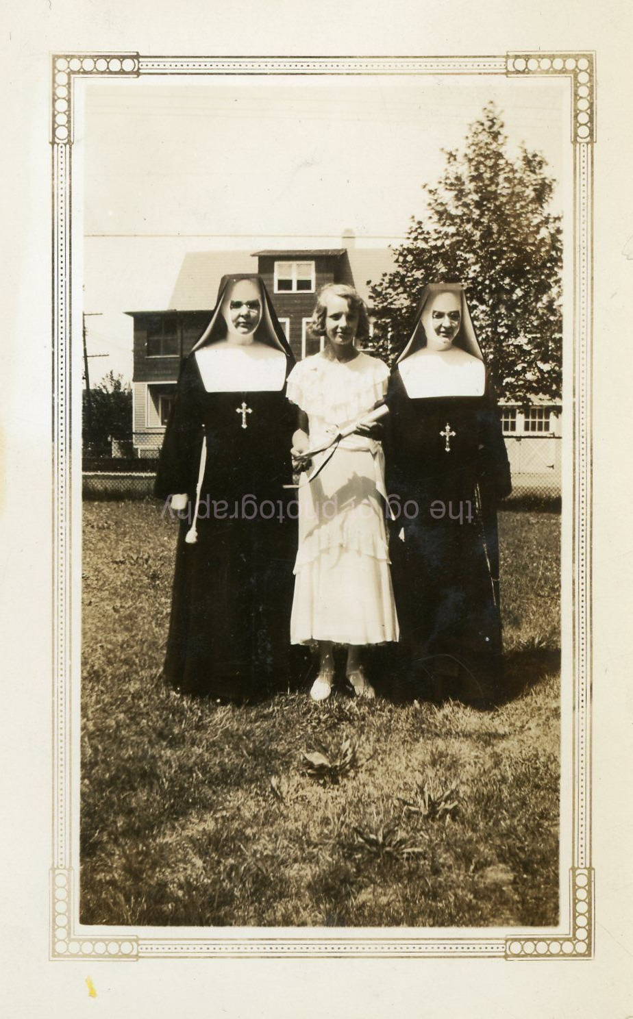 PORTRAIT WITH NUNS Vintage FOUND PHOTO Black And White WOMEN 45 LA 80 J