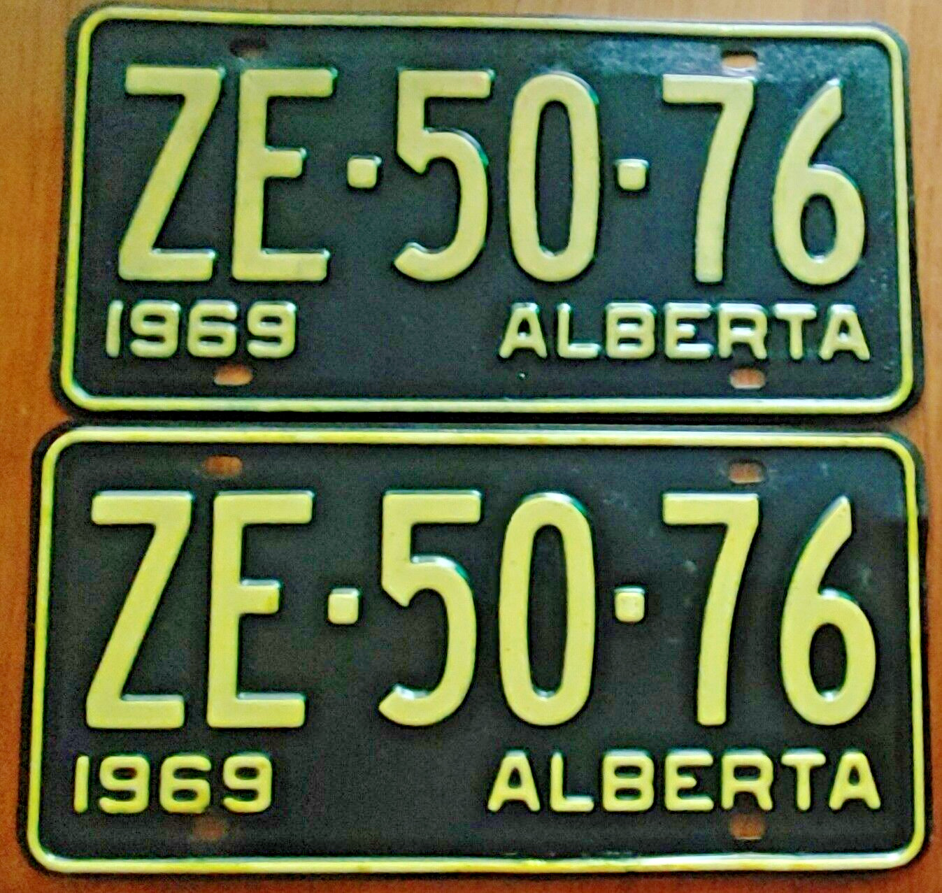 ** 1969 ALBERTA License Plate PAIR **  # ZE-50-76   Excellent 