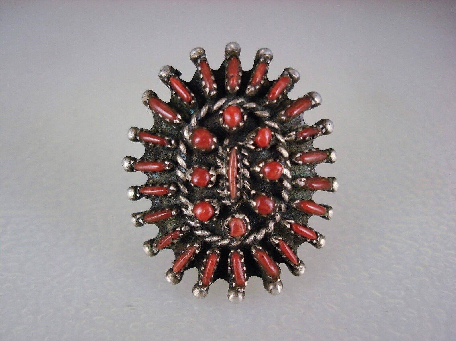 VINTAGE ZUNI STERLING SILVER & RED CORAL NEEDLEPOINT CLUSTER RING size 6