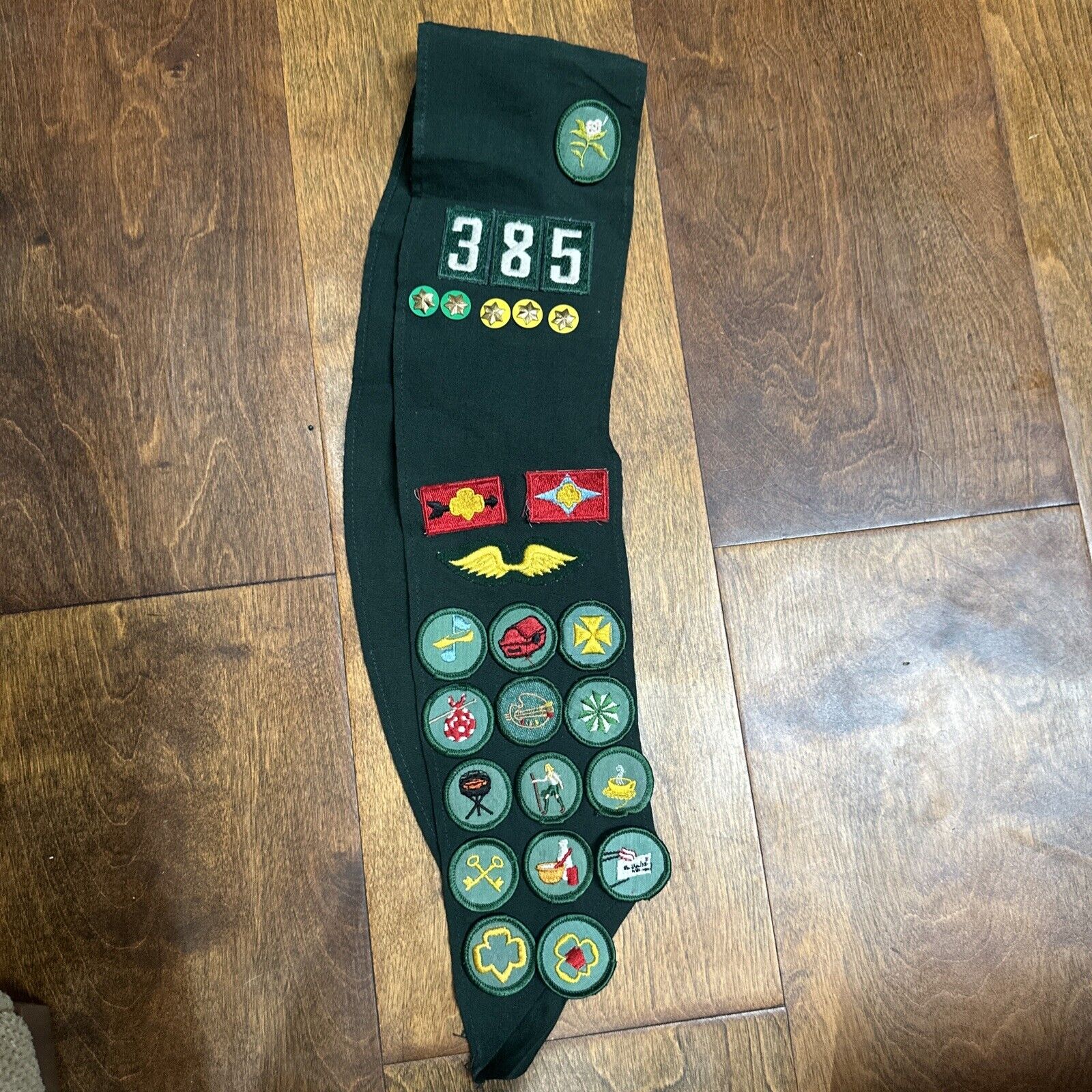 Vintage 1970’s Philadelphia PA. Girl Scout Sash w 28 Pins, Patches and  Badges