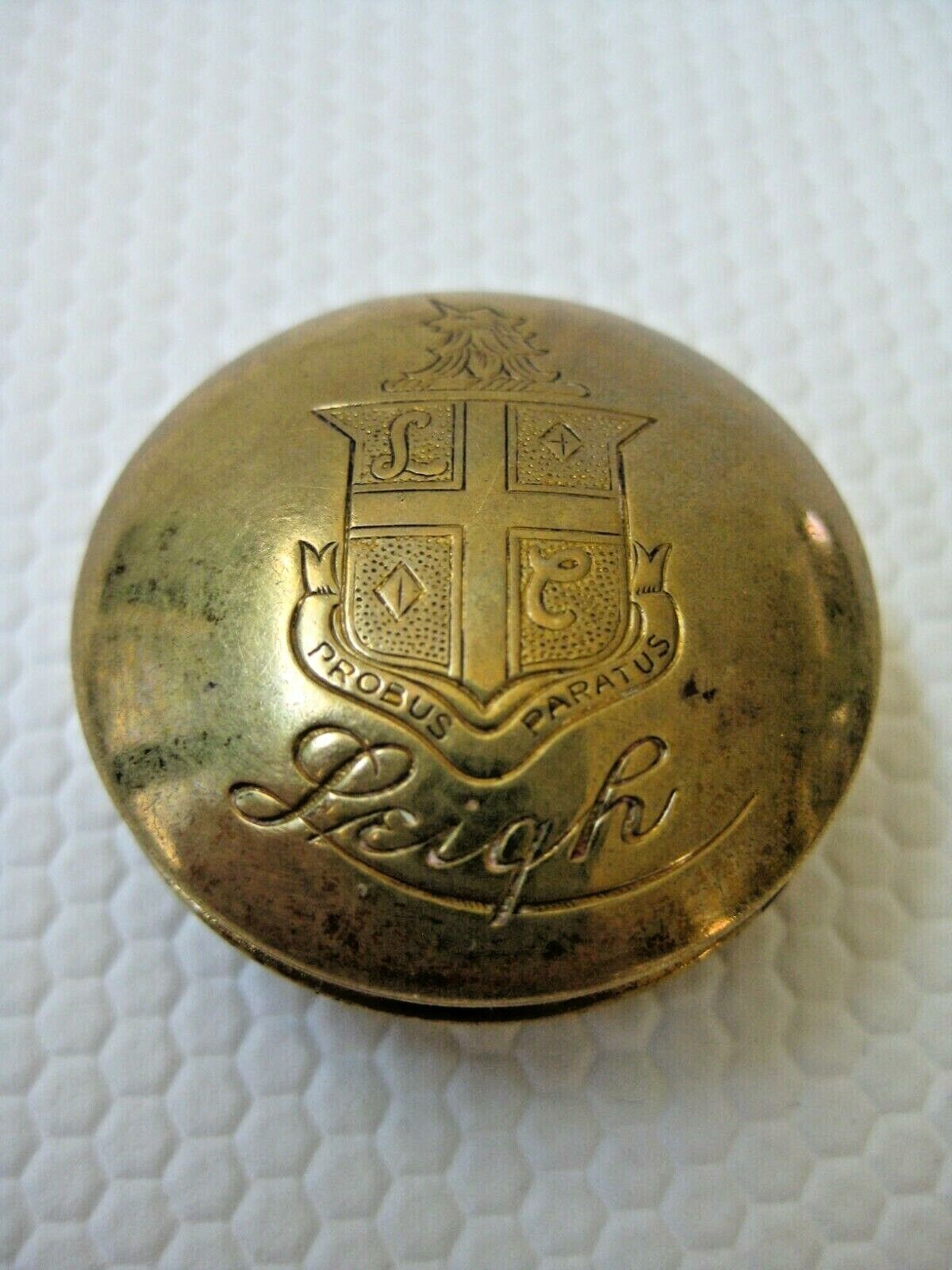 RARE 1920s Leigh Probus Paratus Rouge Compact Pot Brass Incised Trademark Crest 