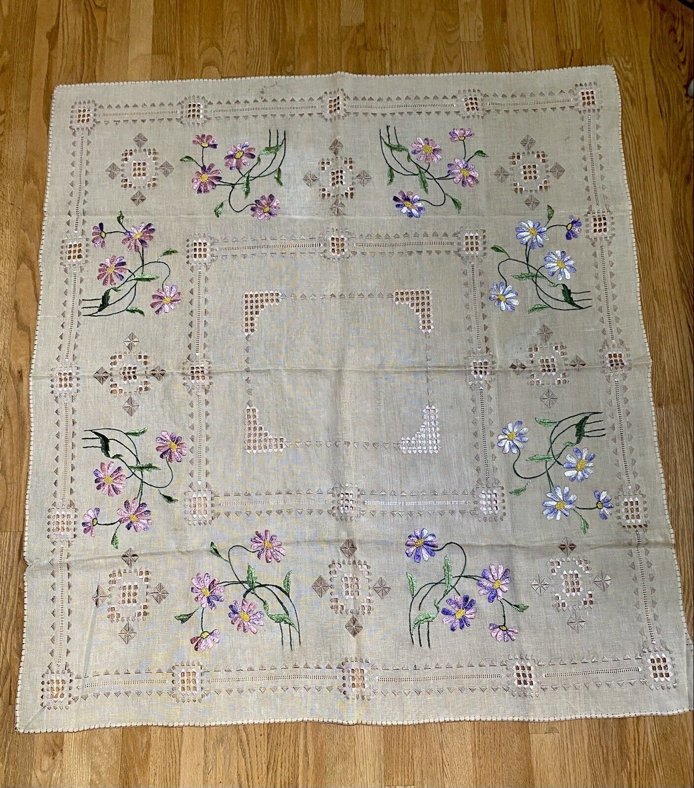 Vintage Elaborate Satin Stitch Colorful Hand Embroidery Linen Tablecloth 55\