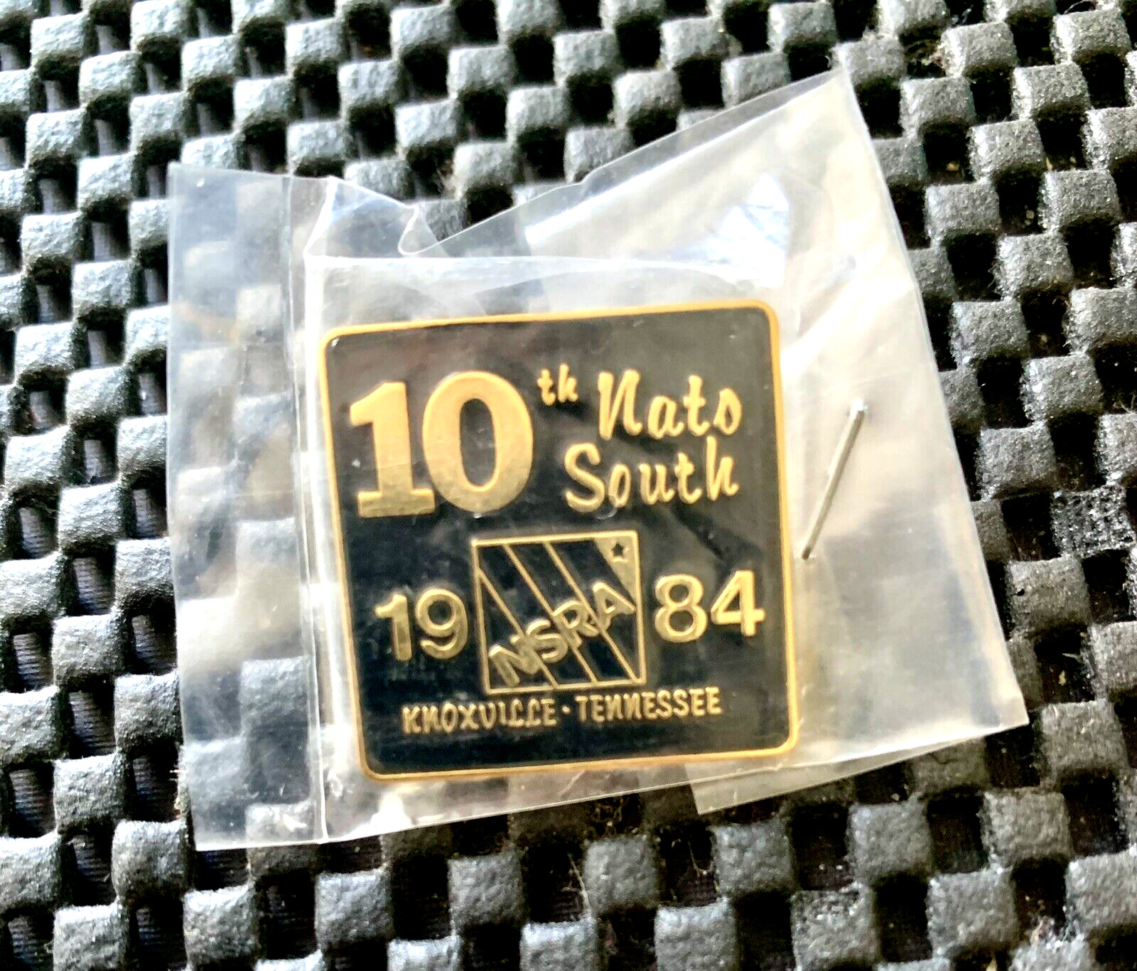 NSRA 10TH NATS-SOUTH 1984 KNOXVILLE LAPEL HAT PIN NATIONAL STREET ROD 1\