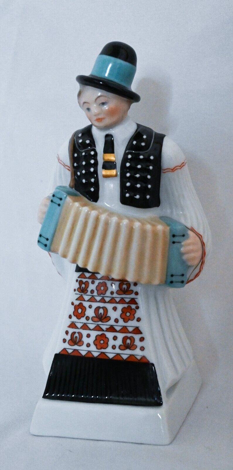 Vintage Rare Herend Porcelain Figurine Man Accordion Discontinued