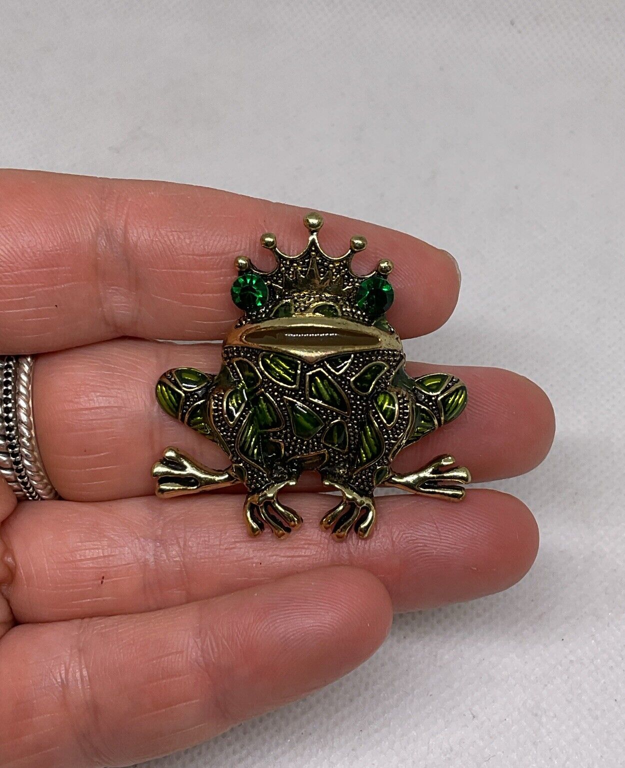 Frog Prince King Green Enamel Alloy Pin Brooch Jewelry