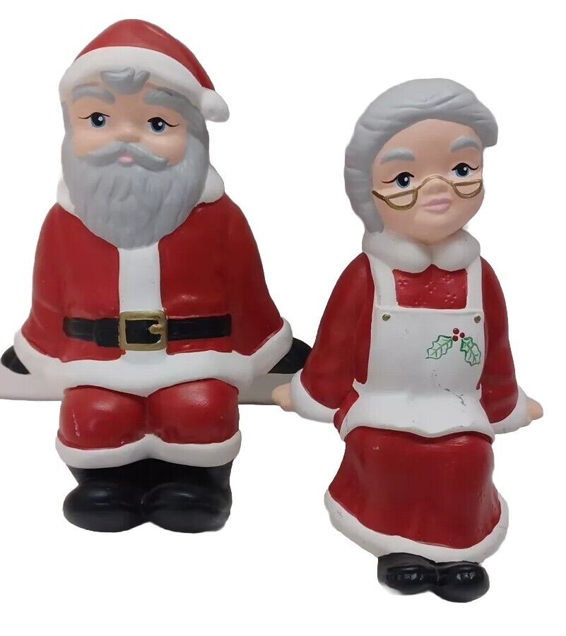 Holiday Christmas Santa & Mrs Claus Hand Painted Ceramic Shelf Sitter Nice 
