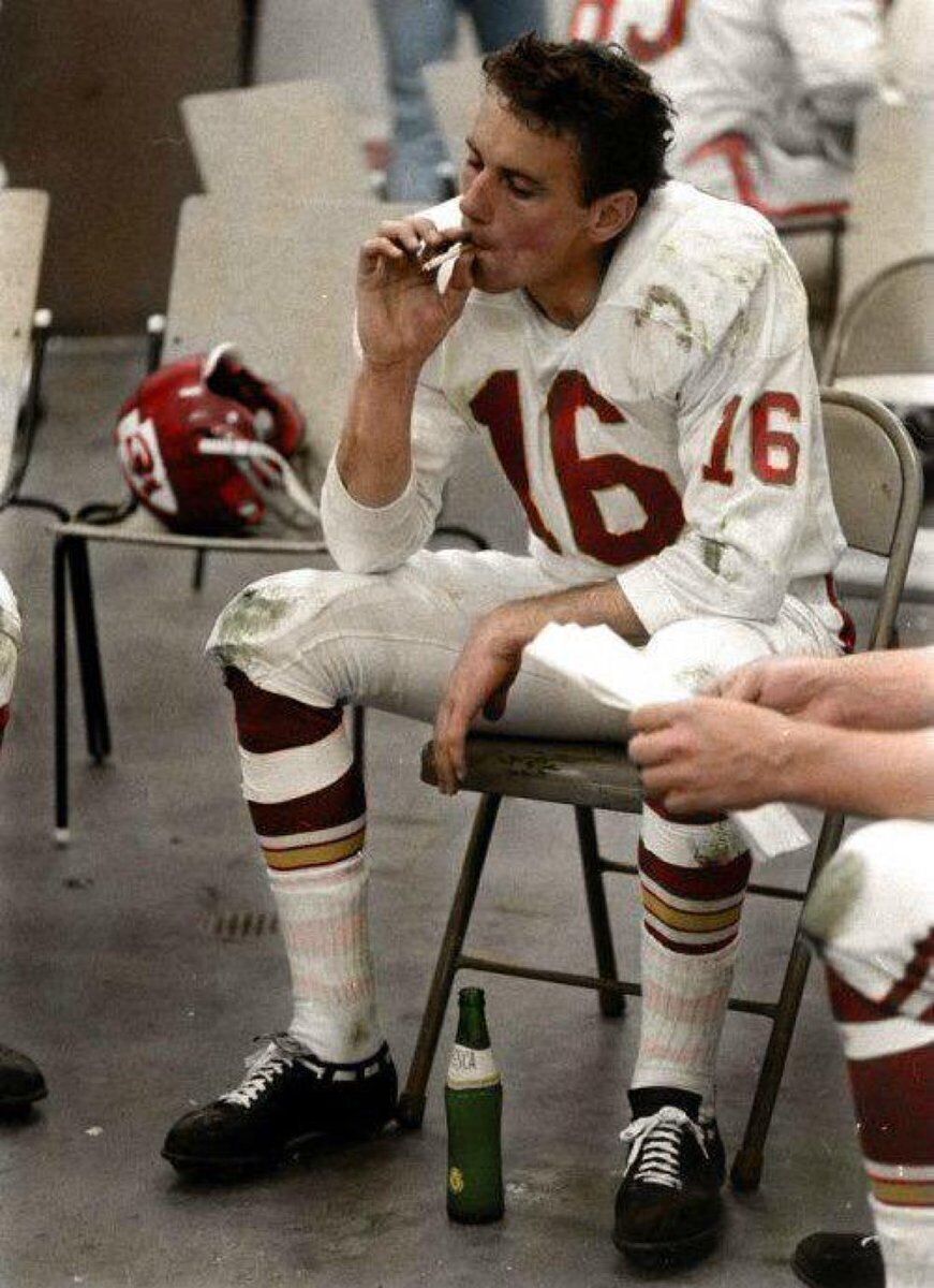 Chiefs QB  LEN DAWSON SMOKING a Cigarette Classic Picture Photo Print 8.5\