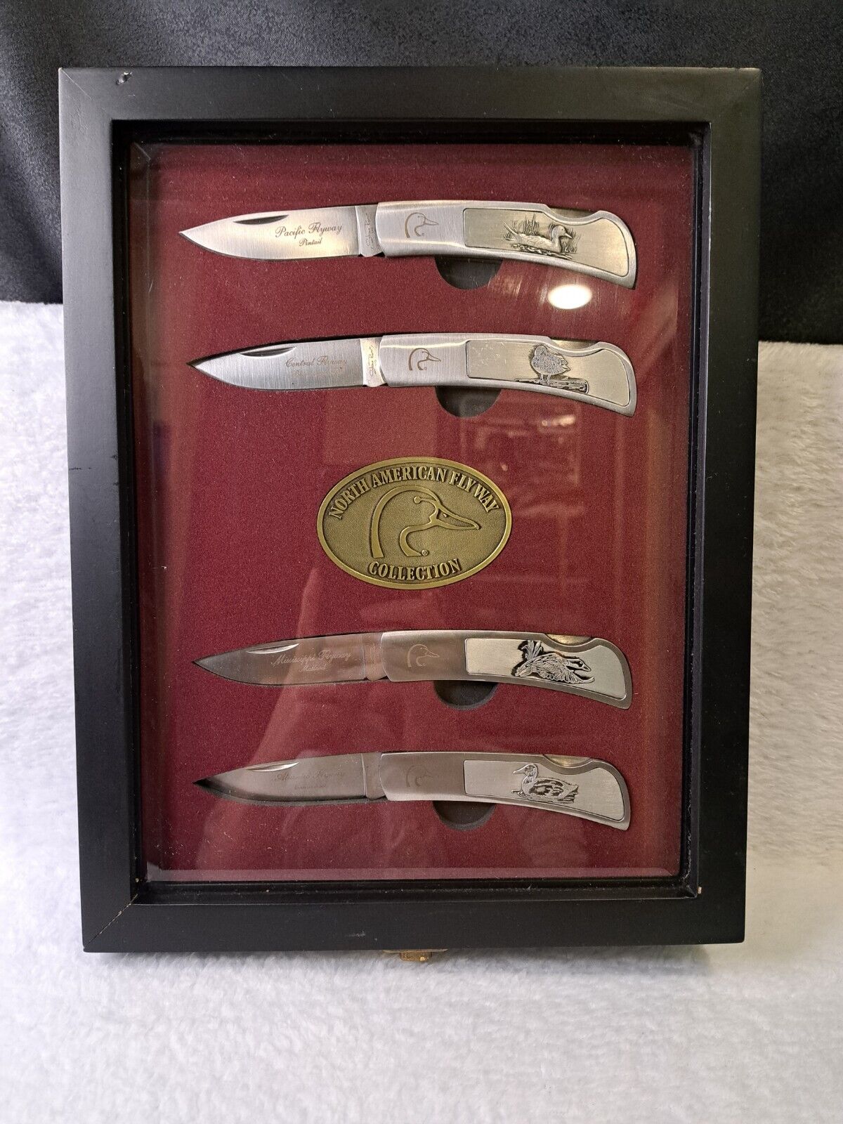 North American Flyway Ducks Unlimited Four Folding Knives With Display Case