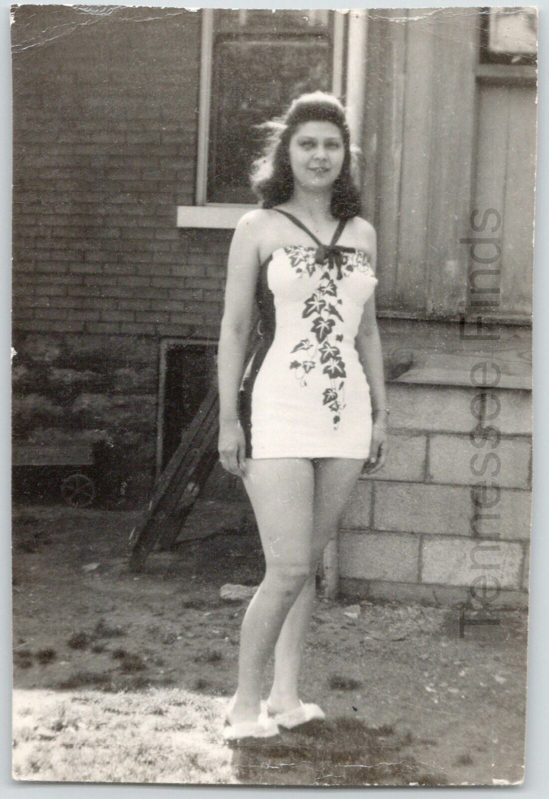 Pretty Woman Lady Swimwear 40s/50s Beach Fashion B/W Snapshot Photo Picture