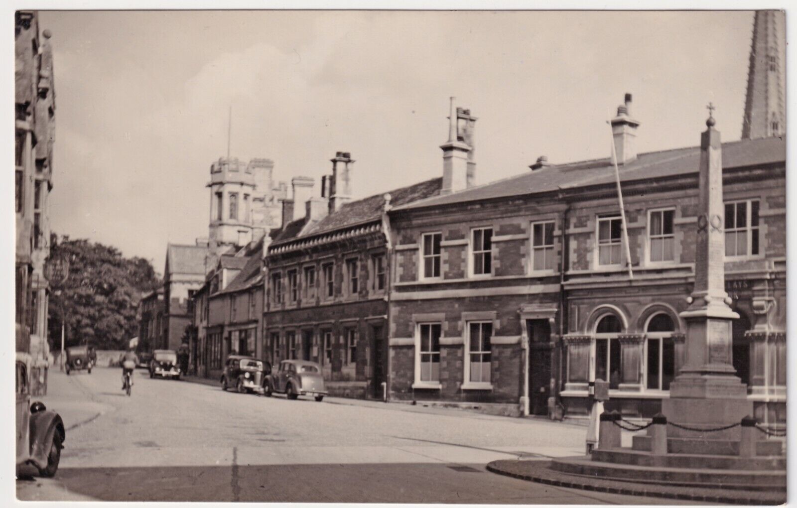 UK NORTHAMPTON OUNDLE TOWN CENTER AND CENTOPATH REAL PHOTO POSTCARD CIRCA 1949