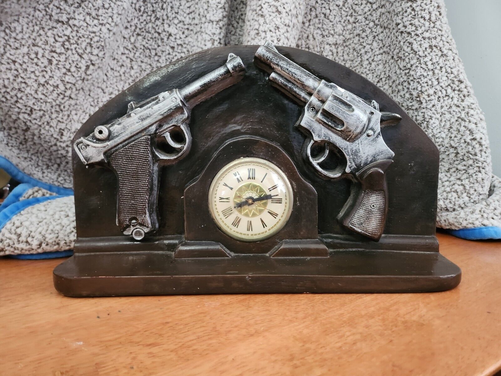 Vintage Gun Cast Plaster Mantle Lanshire Clock Aprox. 10×15.5 Works