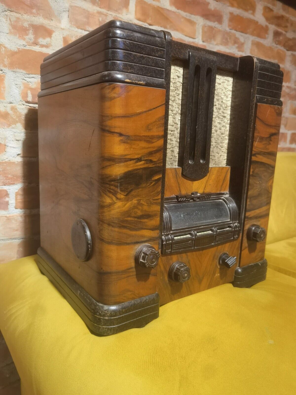 Minerva Radio Largo, RARE 1935 collectible wooden Mireva radio, Austria Wien