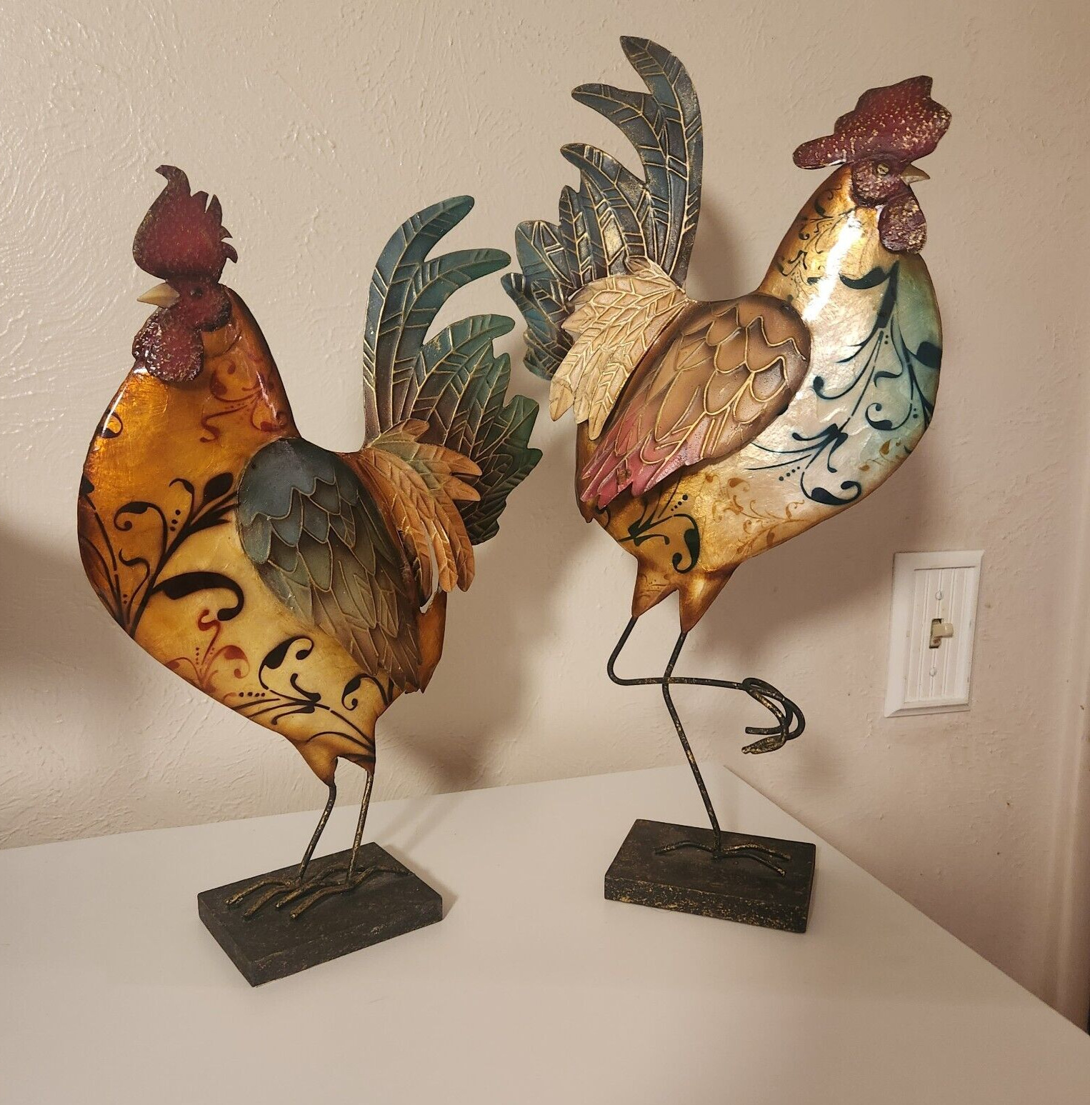 Set of 2 Metal Rooster Figurines Ornamental Bright Multicolored Farmhouse Decor