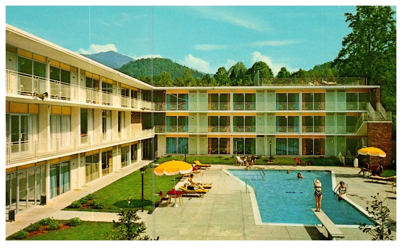 Holiday Inn Motel Gatlinburg, Tennessee Hotel Advertising Vintage Postcard