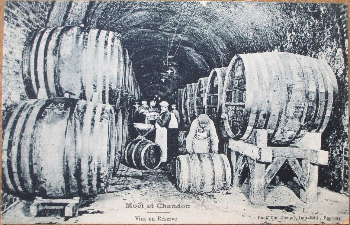 Champagne 1926 French Advertising Postcard, Moet et Chandon, Vins en Reserve