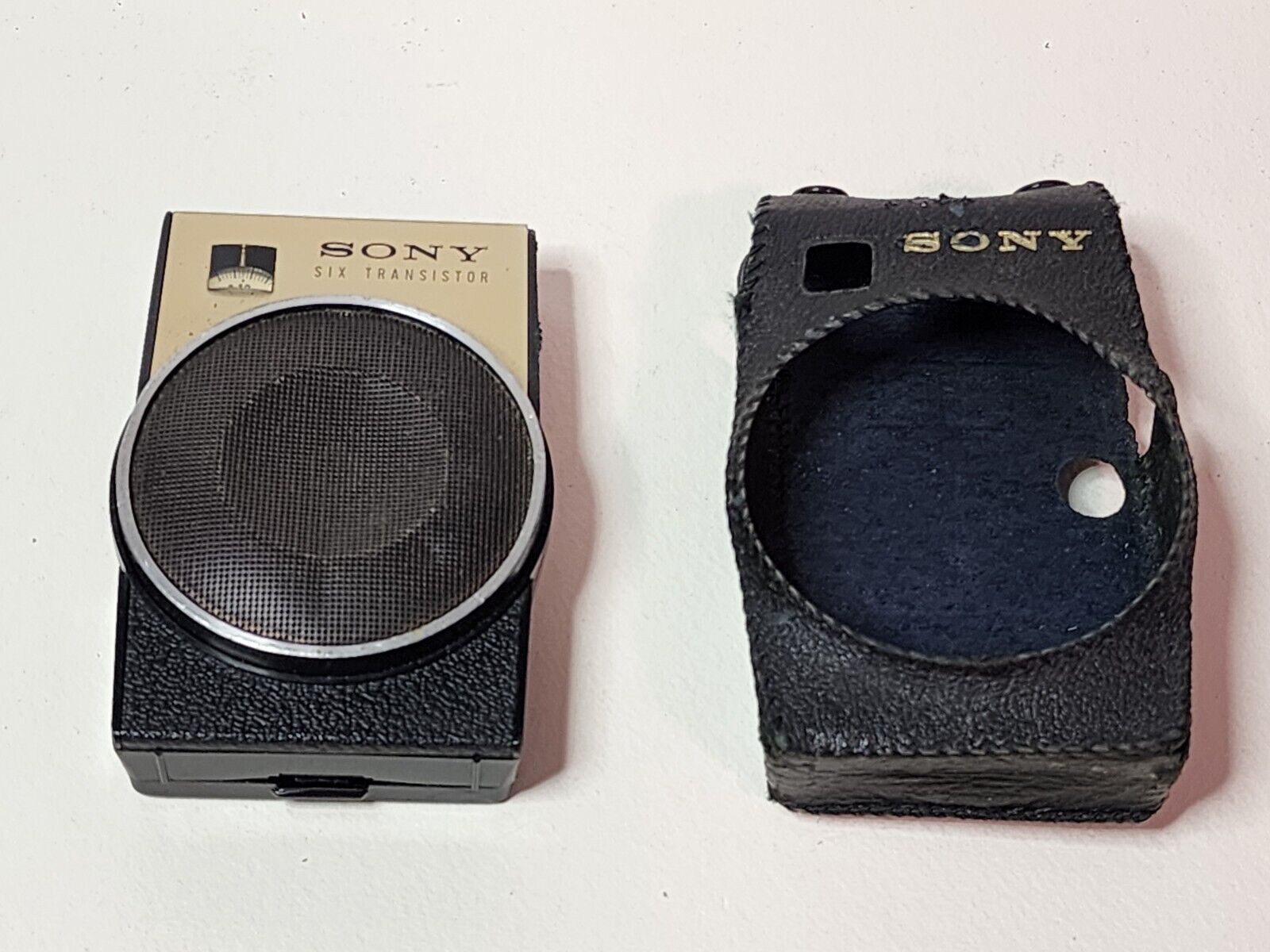 Sony TR-650 6 Transistor Pocket Radio Black Vintage Six Transistor Original Case