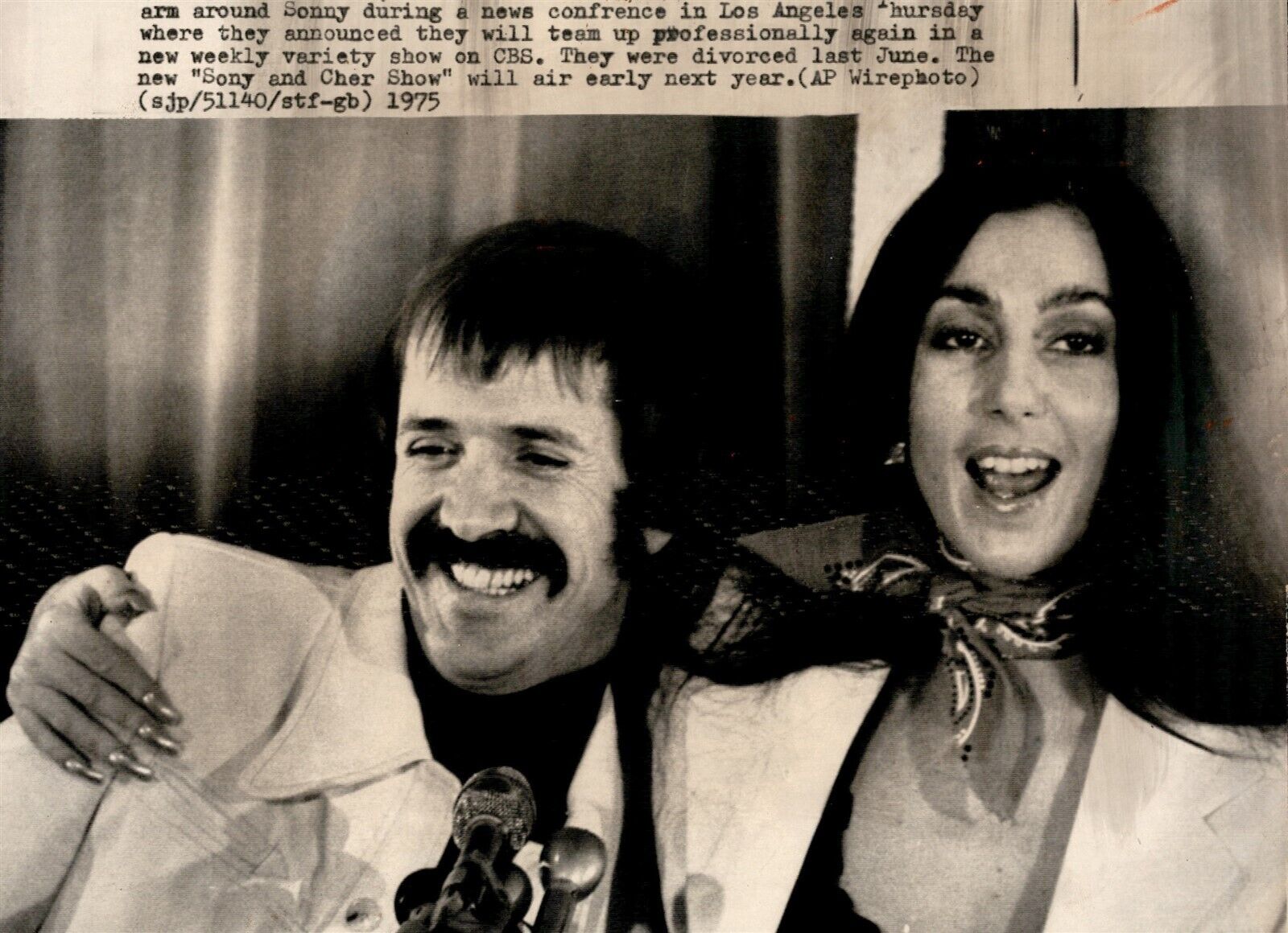 LG67 1975 AP Wire Photo CHER & SONNY BONO TOGETHER AGAIN FOR CBS VARIETY SHOW