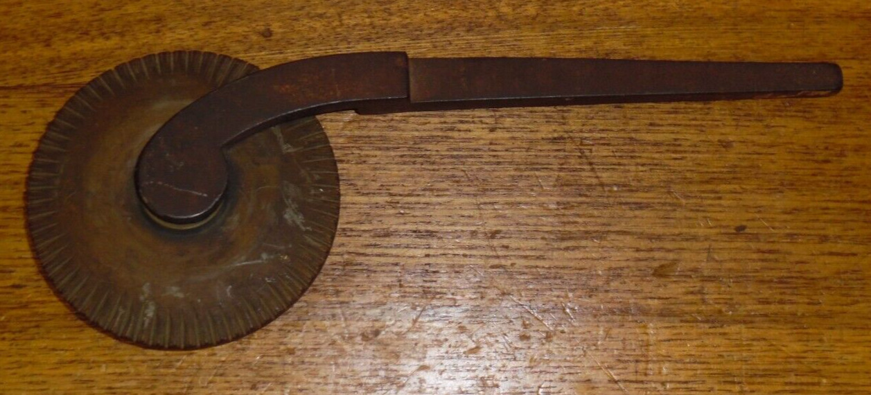 Antique / Vintage Brass & Cast Iron Pie ? Crimper - 10\