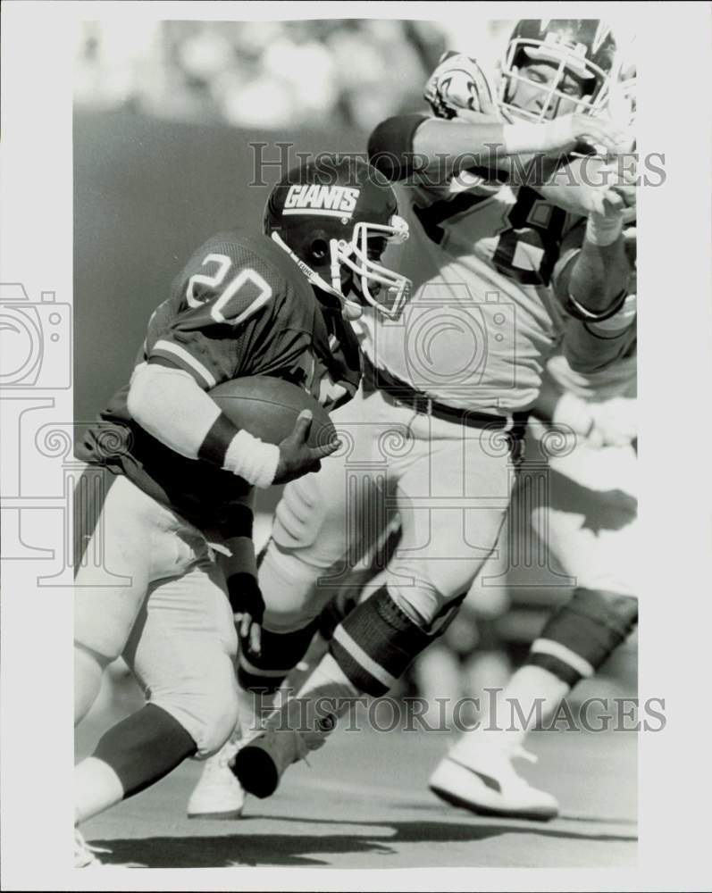 1986 Press Photo New York Giants #20 Joe Morris running with the football