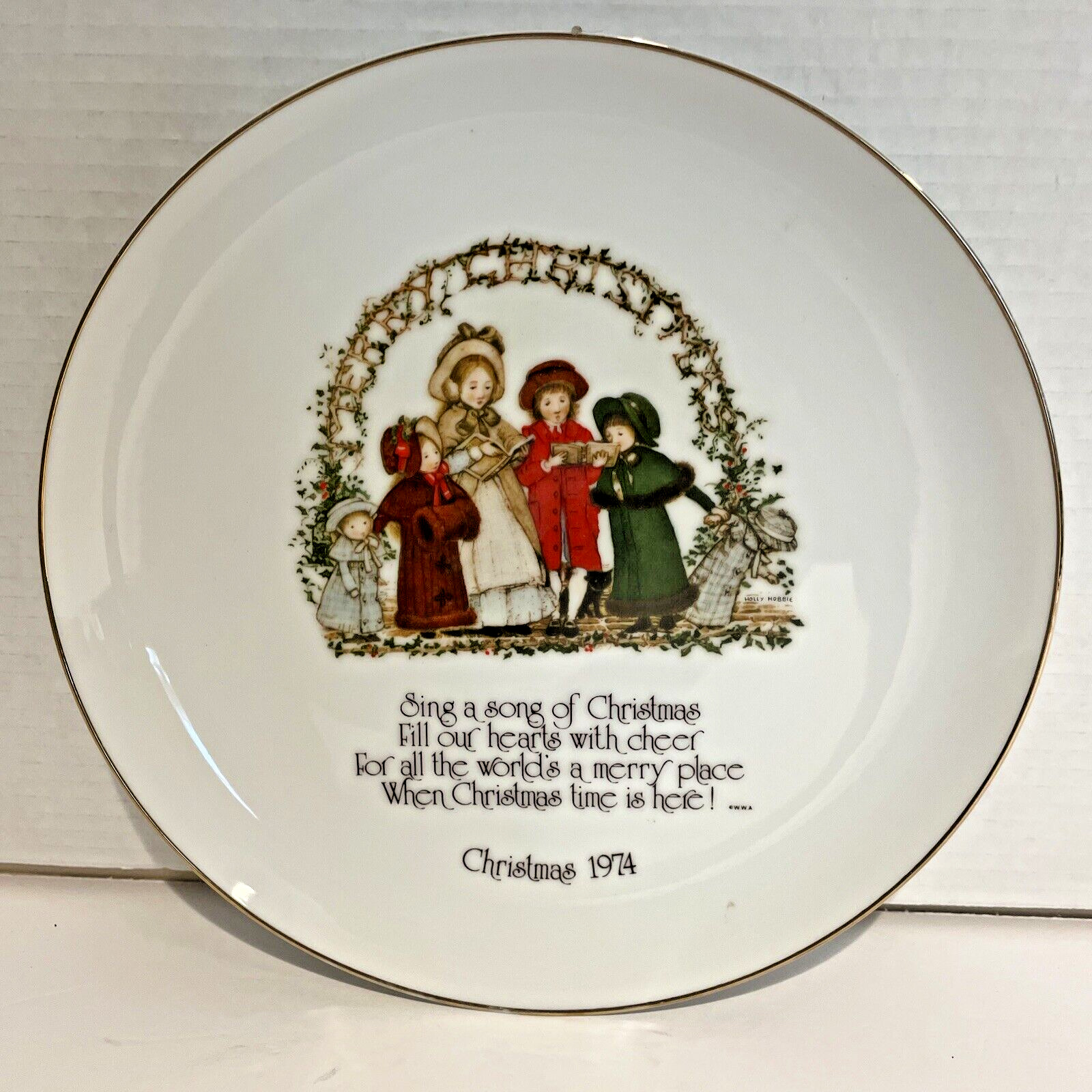 VTG Holly Hobbie Christmas 1974 Porcelain Plate 10 5/8” Commemorative Edition
