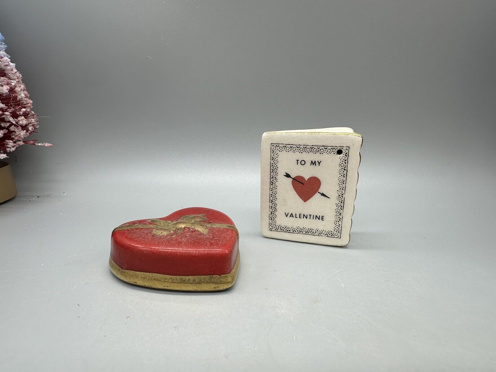 Vintage Arcadia  Miniature Salt Pepper Shakers Valentines Day card Heart Box