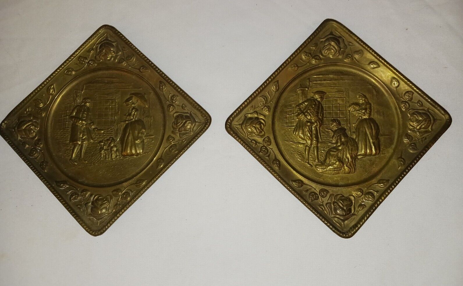 2 Vtg Brass Plaques Colonial Victorian Scenes Wall hangings ENGLAND 7x7\