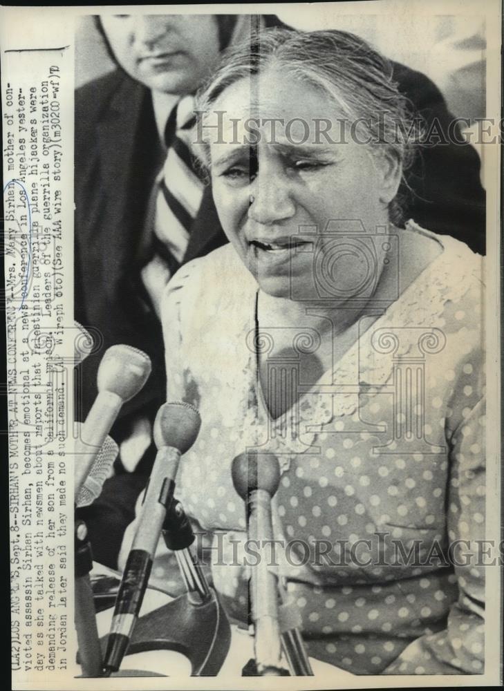 1970 Press Photo Mary Sirhan becomes emotional at a news conference - nef58906